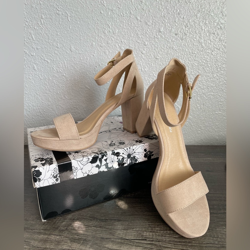 CL by Laundry go on platfoarm sandal